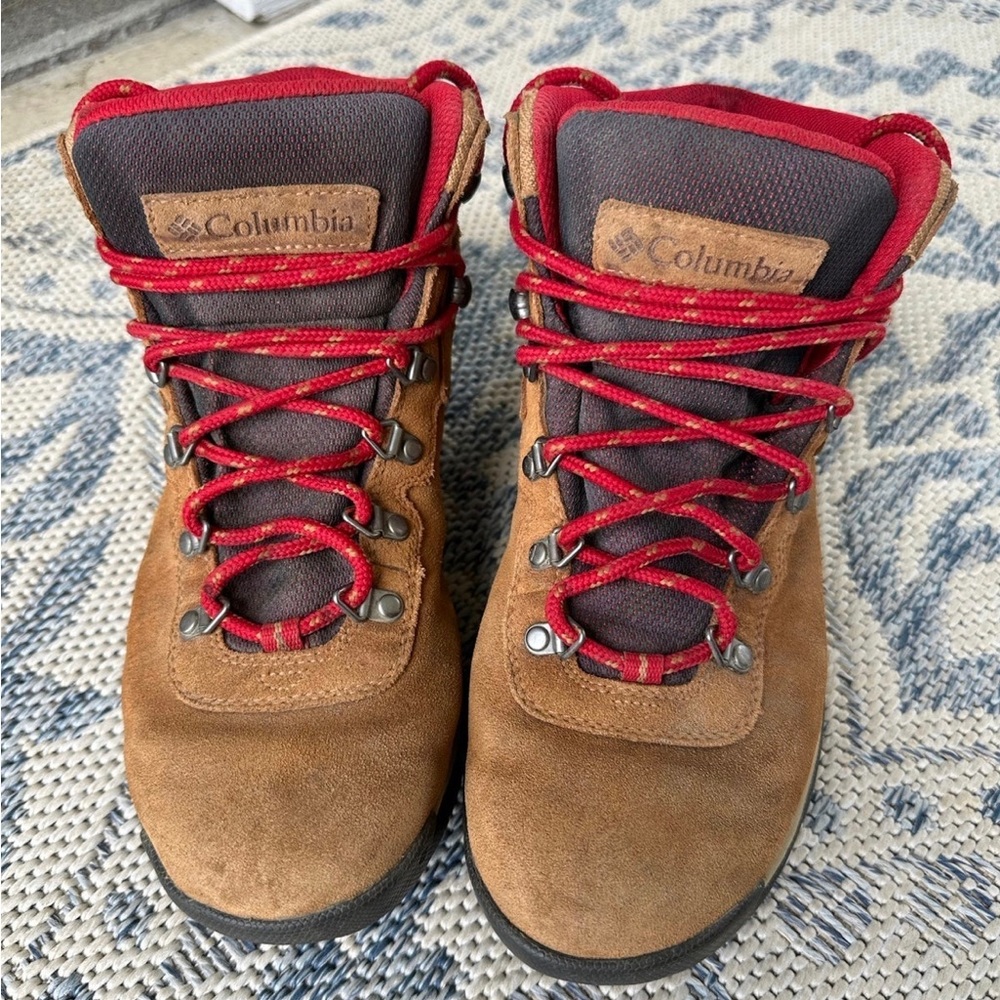 Columbia Newton Ridge Plus Waterproof Amped Hiking Boot - Women’s size 10